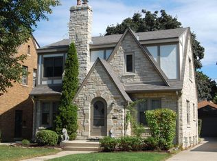 2566 N 63rd St, Wauwatosa, WI 53213