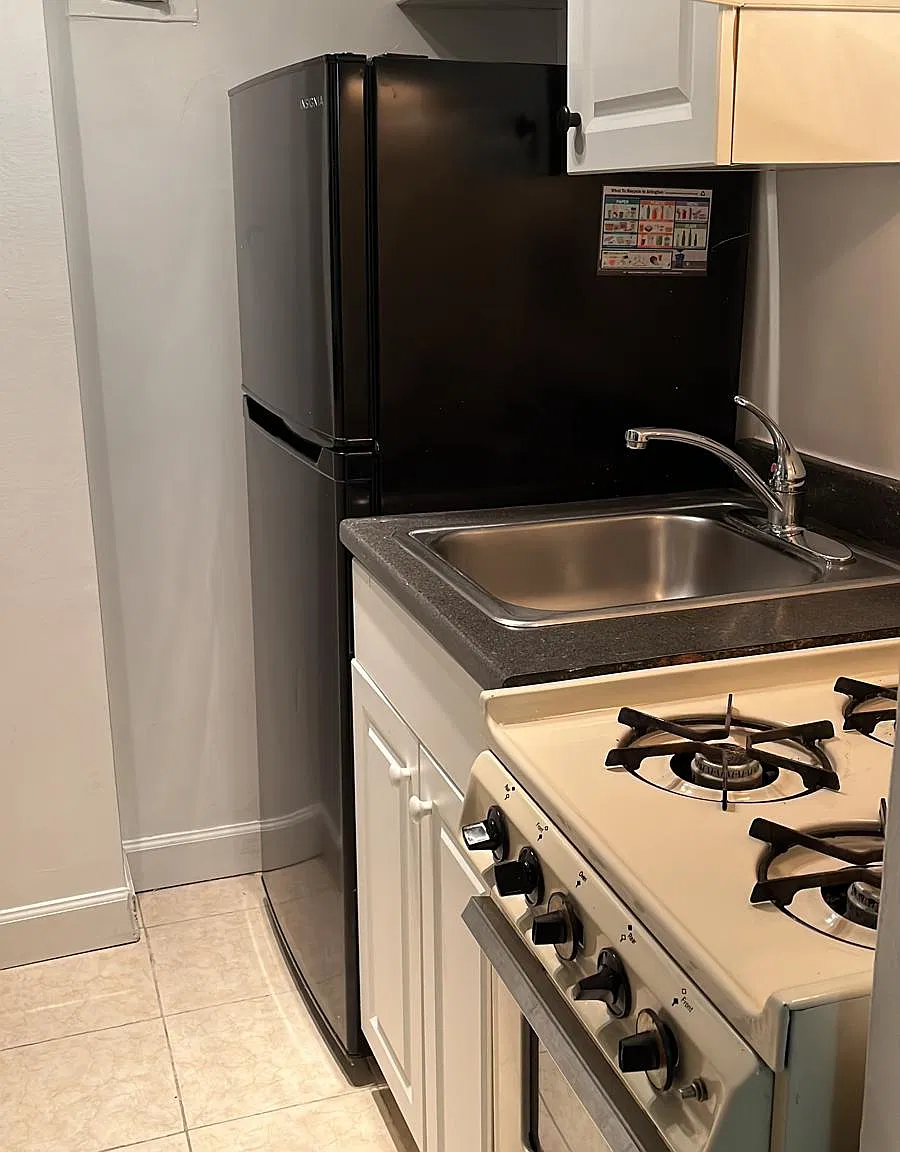 Studio, 400 sqft, $1,800 — Photo 4