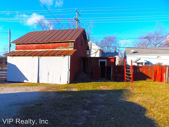 5th image of 82 W Main St