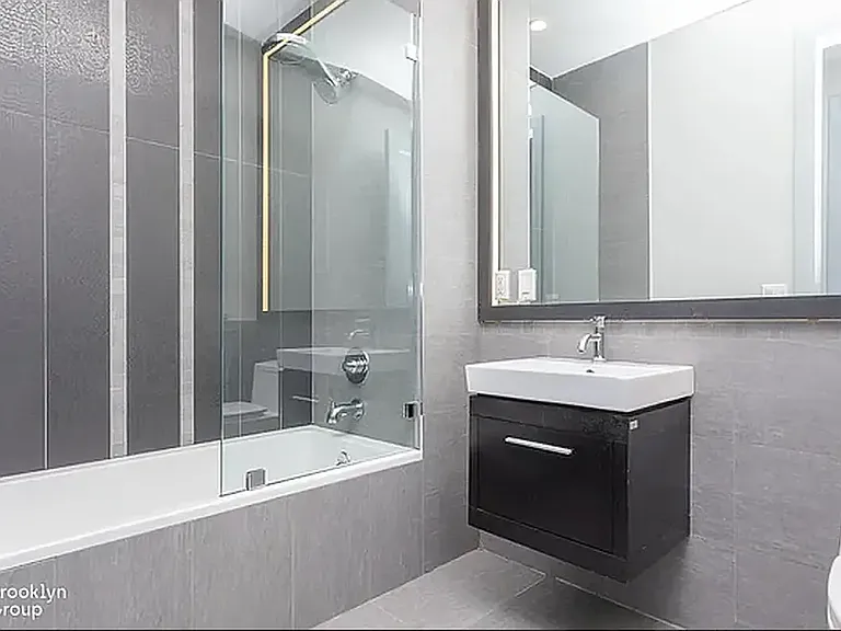56 Box St #6A — Photo 4