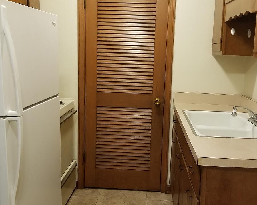2nd image of 1318 Cumberland Ave APT C