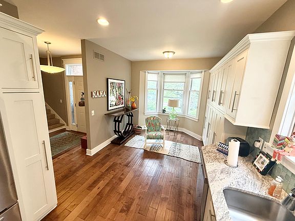 3rd image of 5005 Waters Edge Dr