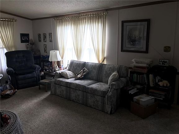3rd image of 302 Glendale Ln