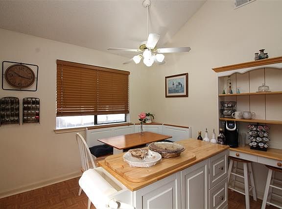 5th image of 3105 Country Creek Ln