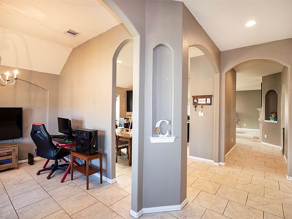 5th image of 6809 Linden Creek Ln