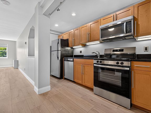 3rd image of 1600 Beacon St APT 904