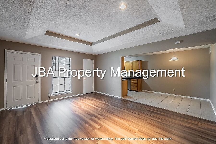1st image of 807 White Rock St