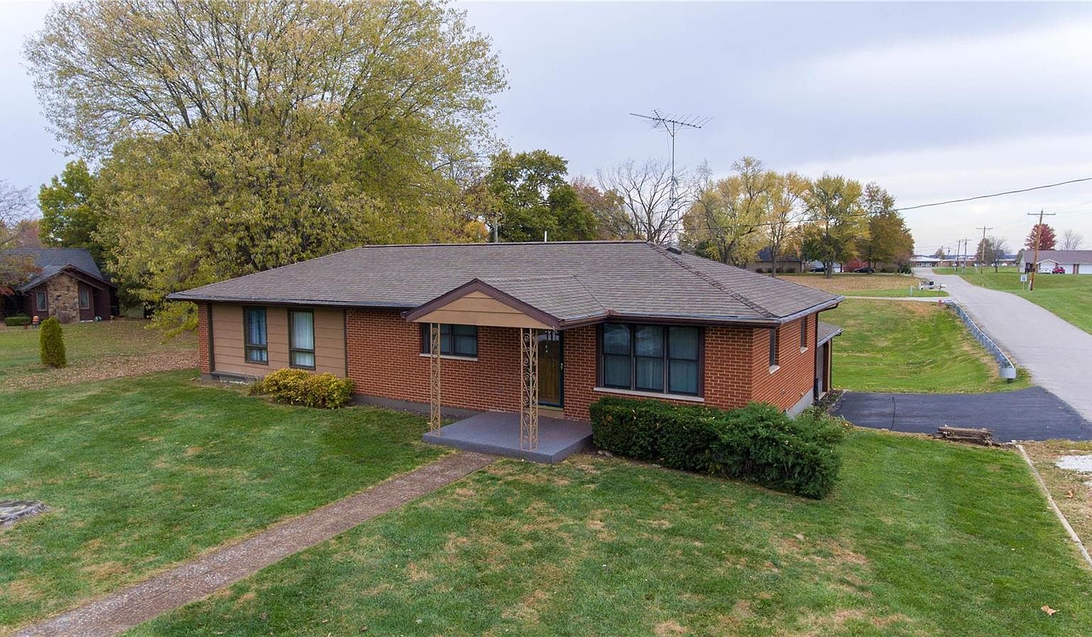 17053 Lakeside Dr, Carlinville, IL 62626 MLS 23066494 Zillow