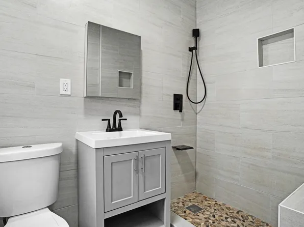 2738 Miles Avenue image 16 of 28