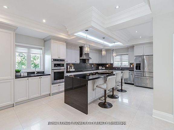 5th image of 36 Louvain Dr