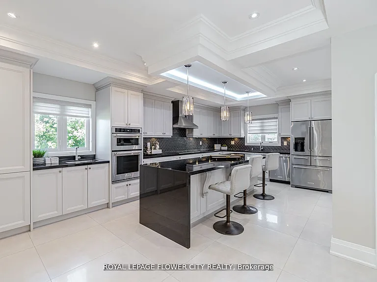 36 Louvain Dr — Photo 5