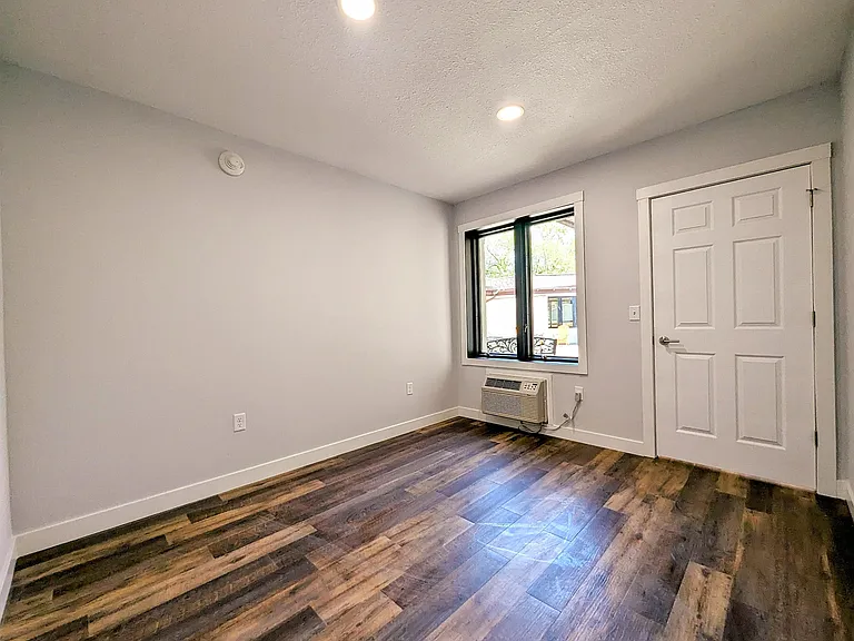 413 Jefferson St — Photo 20
