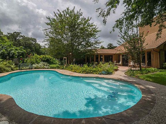 2nd image of 635 Shakespeare Dr