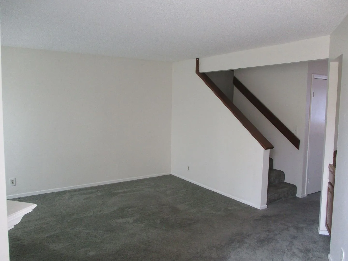 Pacific Beach 2 Bdr 2.5 Bath Town Home 2 Blocks from Beach — Photo 3