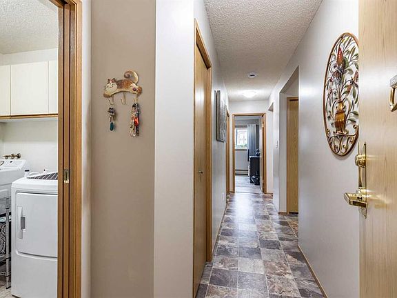 4th image of 1480 N Southview Dr SE #135