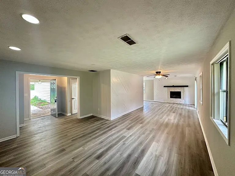 100 Lakeview Ln — Photo 8