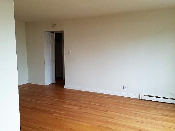 5th image of 3710 N Pine Grove Ave APT 519