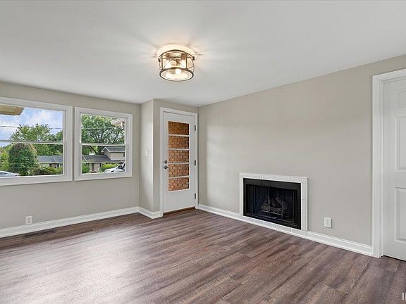2nd image of 6101 Lake Shore Dr