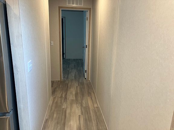 3rd image of 1181 Hawthorne Dr #1181