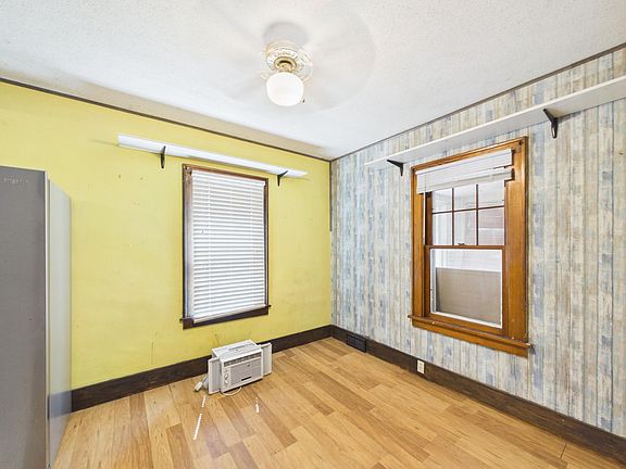 3rd image of 220 Western Ave N