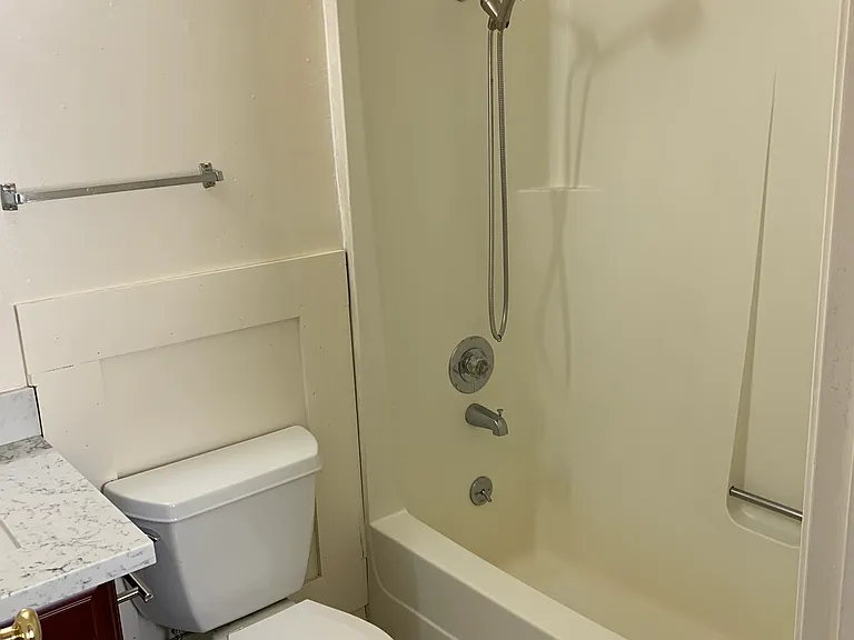 4230 8th Ave NE #102 — Photo 5