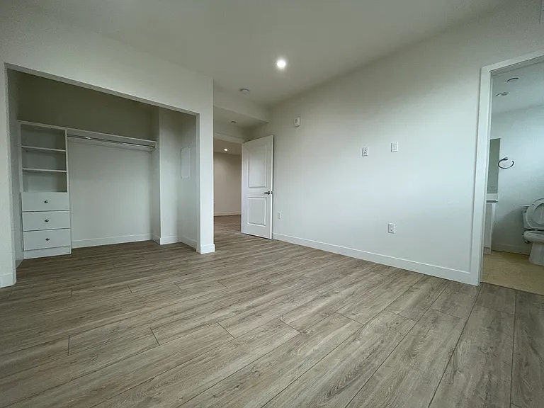 11490 Oxnard St #12 — Photo 4