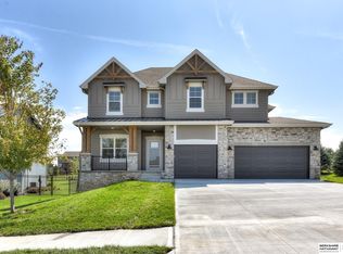 18315 Hampton Dr, Omaha, NE 68136