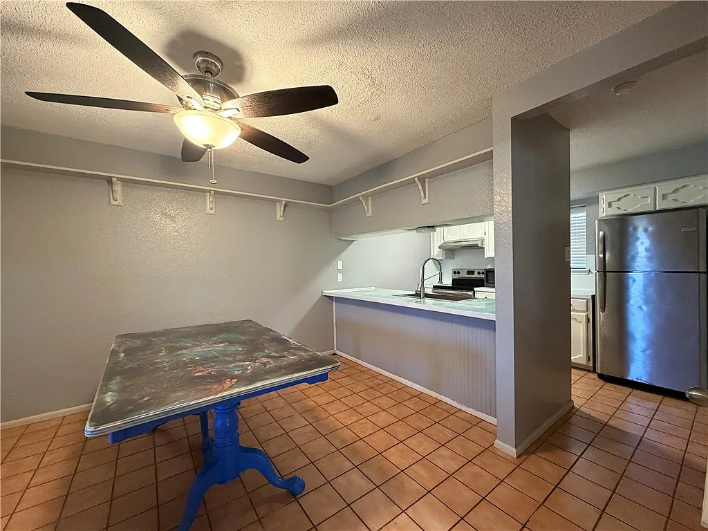 3 bed, 2.5 bath, 1661 sqft, $1,850 — Photo 4