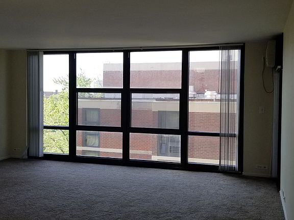 3rd image of 3001 S Michigan Ave Unit 402