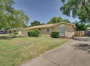 1303 Columbine Ct, Arlington, TX 76013