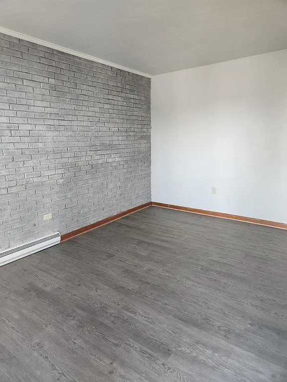 2459 Pine Avenue — Photo 3