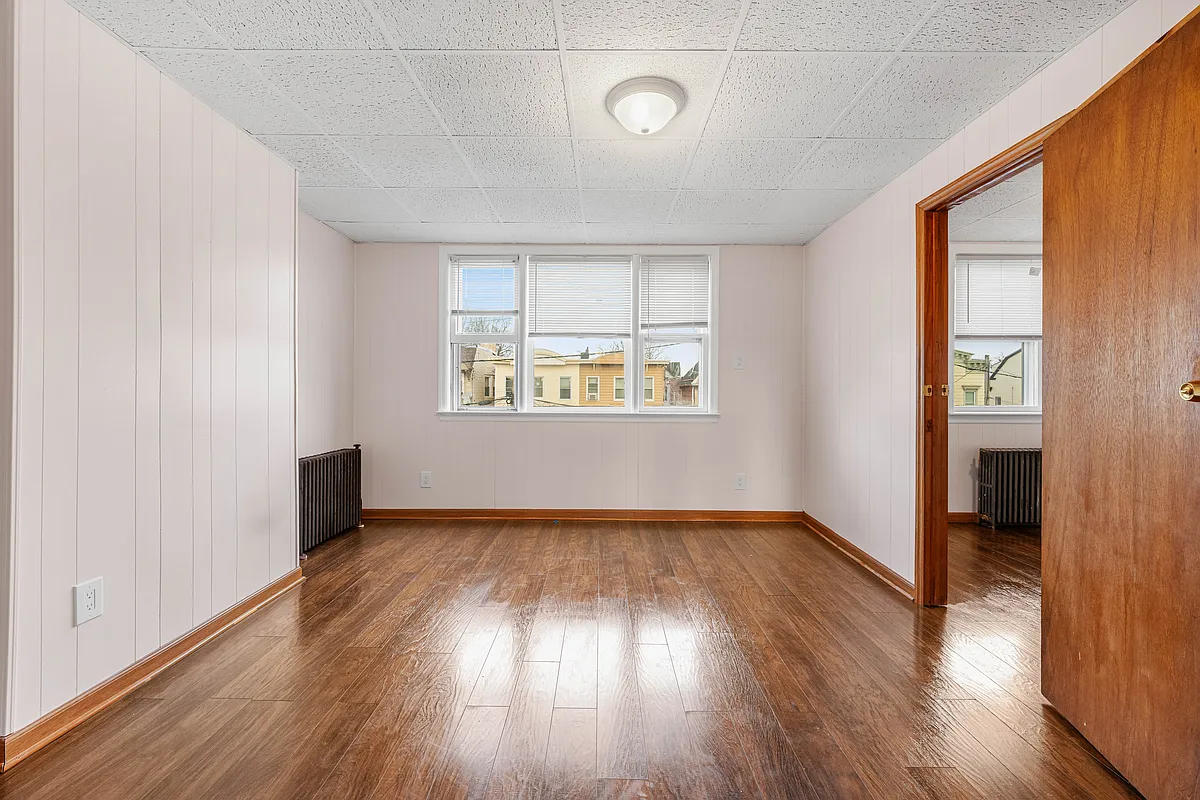 Building Photo - 37 Pearsall Ave #2