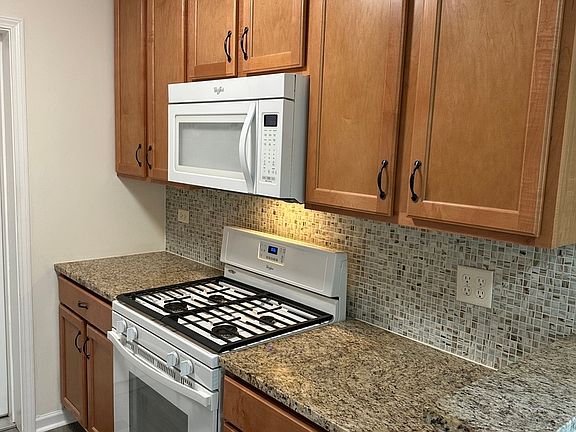 4th image of 346 Farmingdale Cir #346