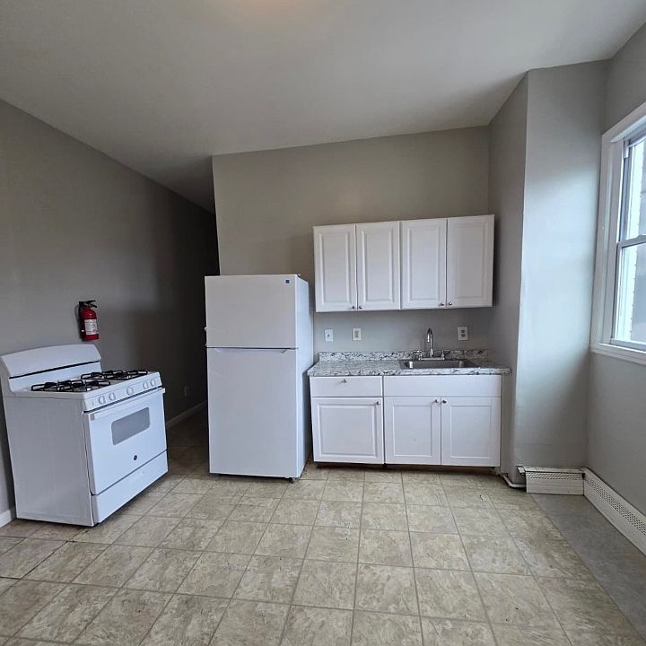 1st image of 231 3rd St #L2