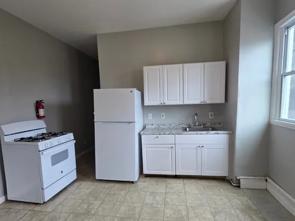 231 3rd St #L2, Elizabethport, NJ 07206