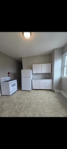 231 3rd St Photo 1
