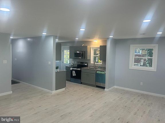 5th image of 4052 Locust Ln