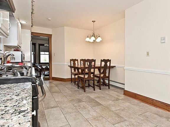 Kitchen / Dining Area