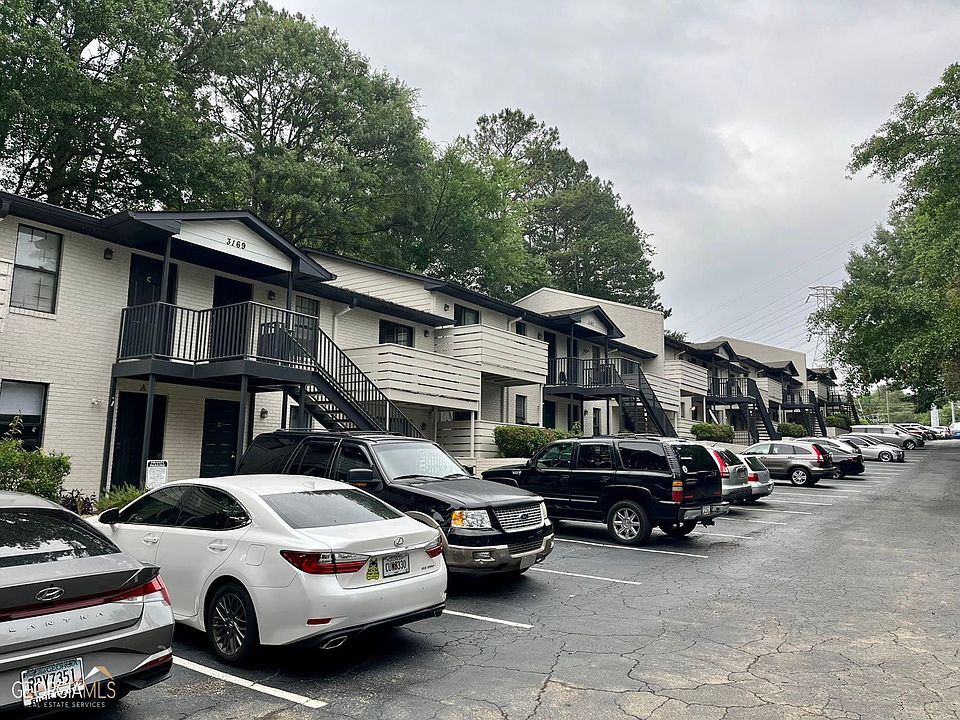 1st image of 3163 Chestnut Dr APT C