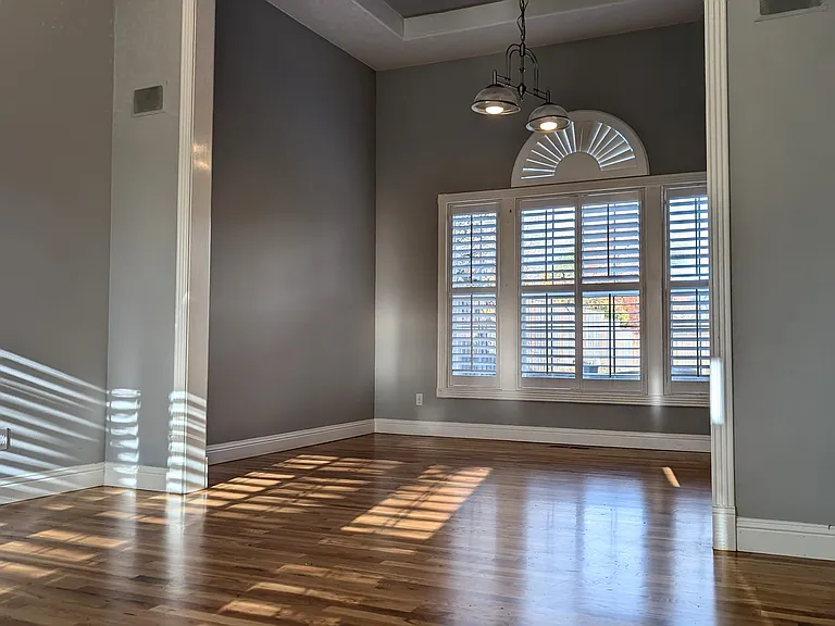 450 NW Pacific Grove Dr — Photo 5