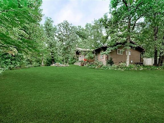 3rd image of 16 Donington Ln