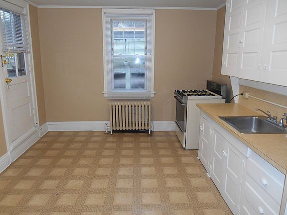 Pictures prior to current tenant