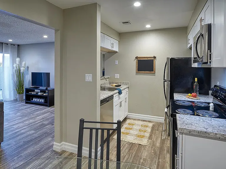 Chandler Meadows Furnished Apartments — Photo 3