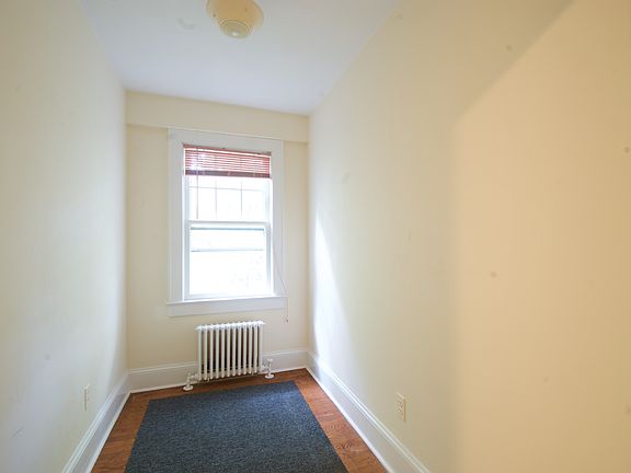 4th image of 310 North Broadway