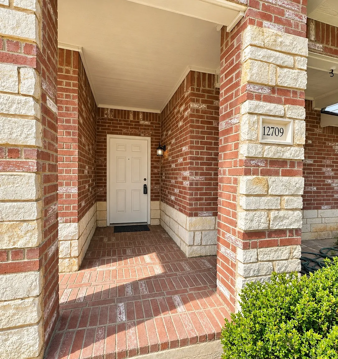 4 bed, 2093 sqft, $2,500 — Photo 4