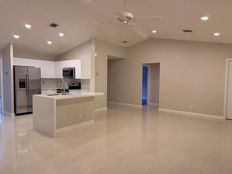 1547 Zenith Way — Photo 10