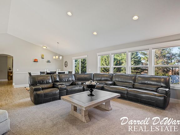 3rd image of 6621 Bradenwood Dr