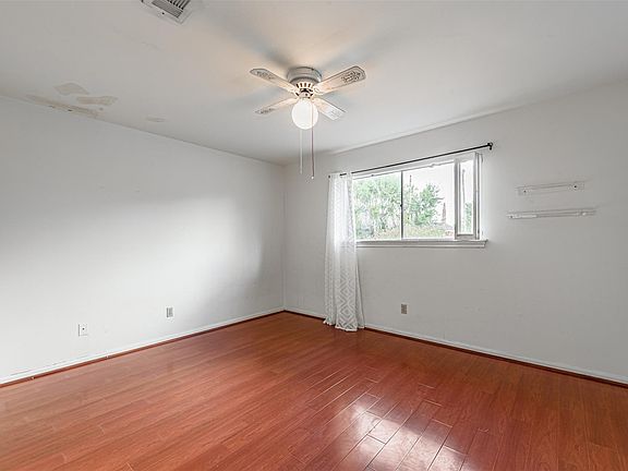 4th image of 3107 Briar Ct