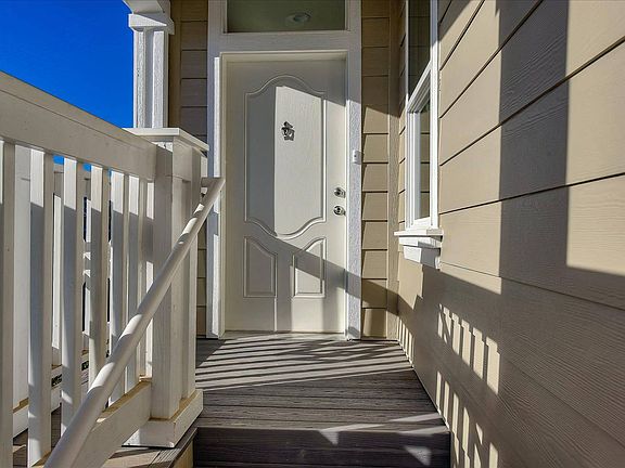 3rd image of 293 Chateau La Salle Dr