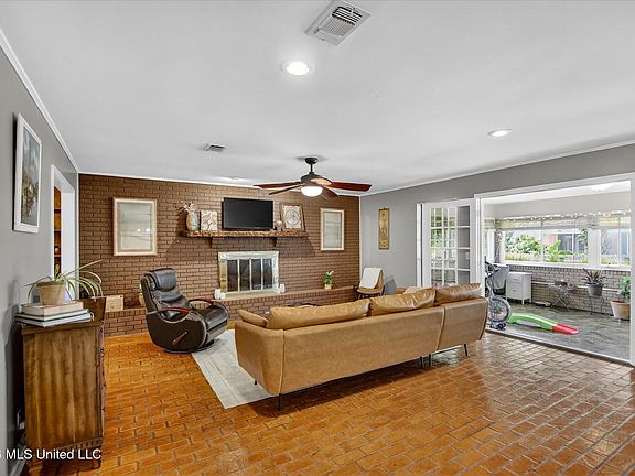 2nd image of 6627 Golf Club Dr